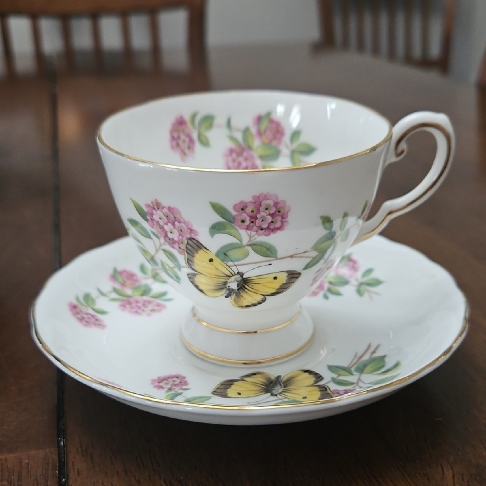 White and Yellow Butterfly Mug Set